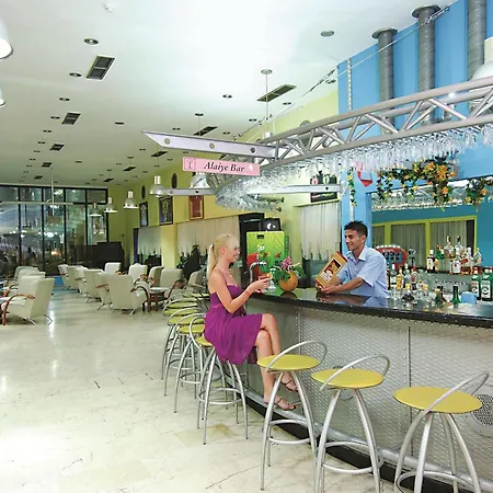 阿雷耶克娄巴特拉公寓酒店 4* 阿拉尼亚